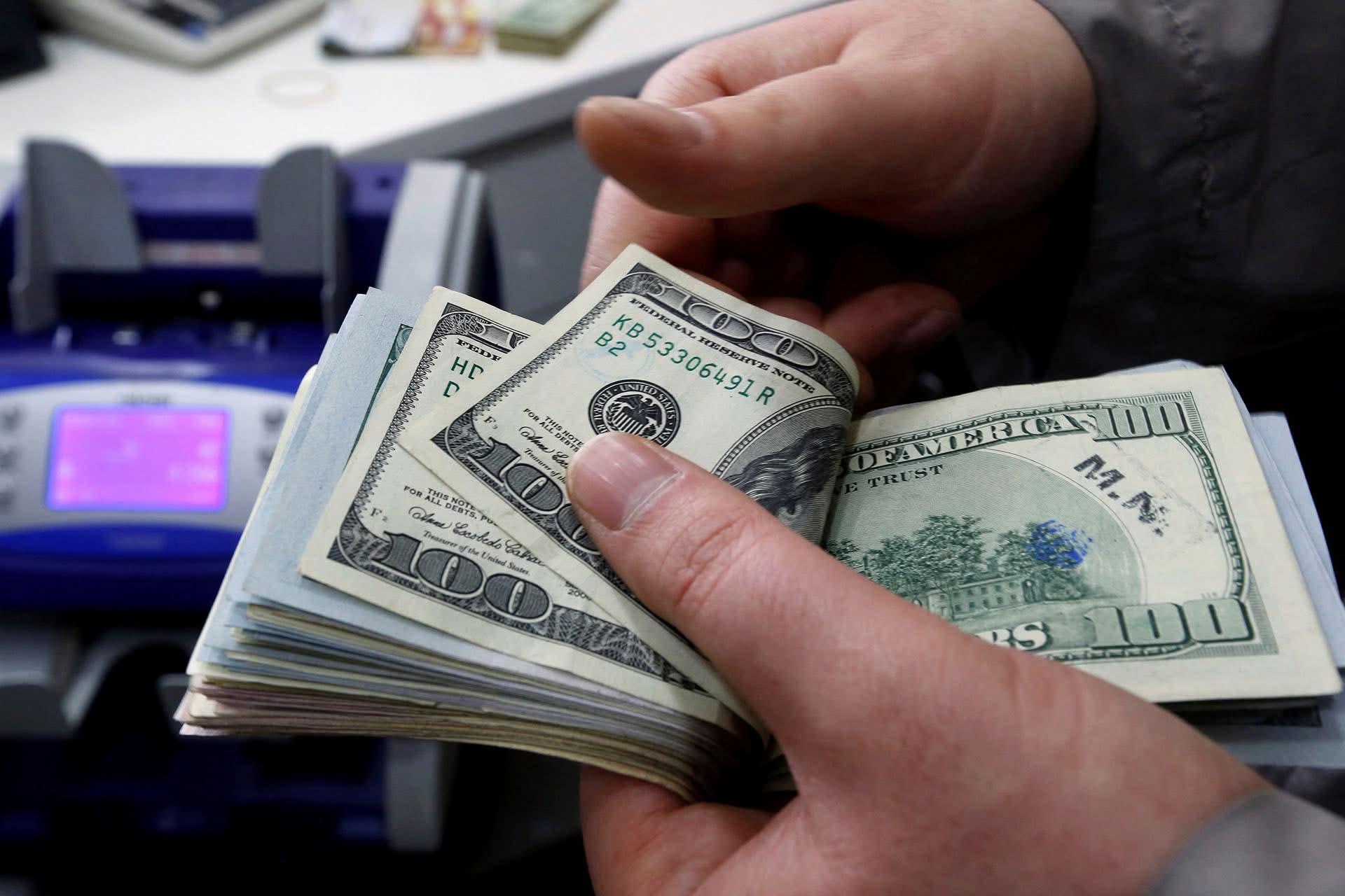 ارتفاع تحويلات المصريين العاملين بالخارج بنسبة 26.3% لتصل إلى 40 مليار دولار