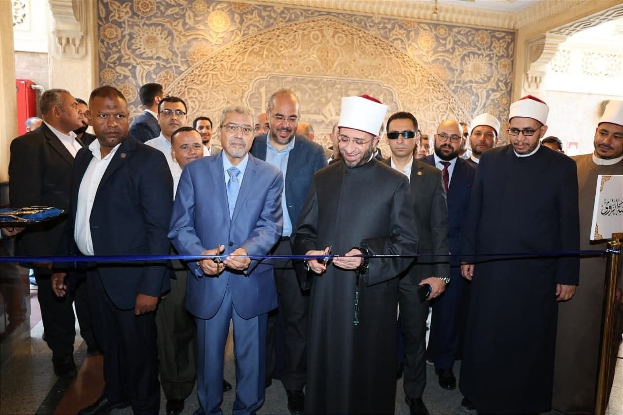 الازهري يشهد صلاة الجمعة بمسجد الرحمن الرحيم ويفتتح مكتبة الراوي للعلوم العقلية