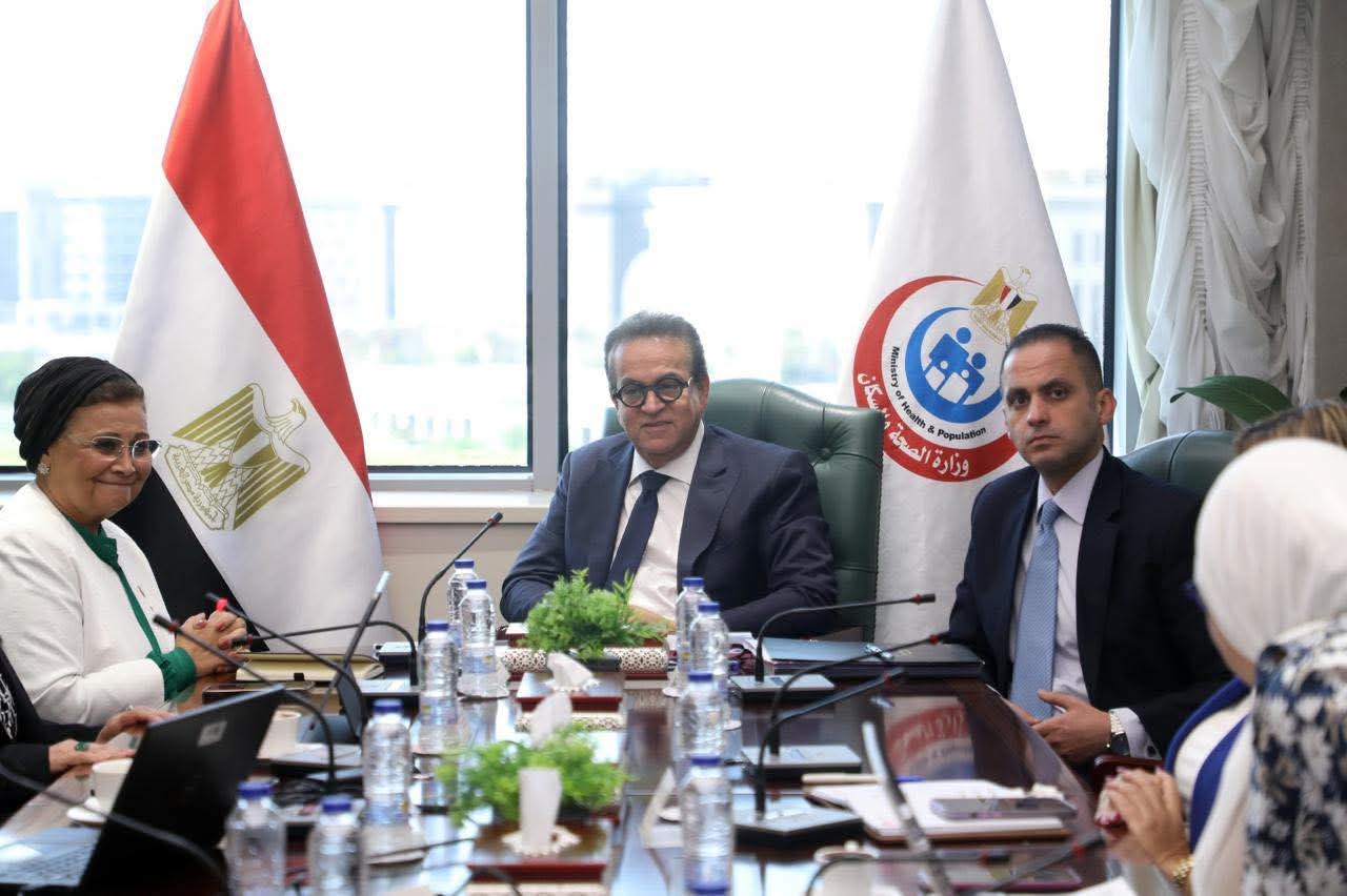 وزير الصحة يبحث مع البنك الدولي تعزيز التعاون في ملف القضية السكانية