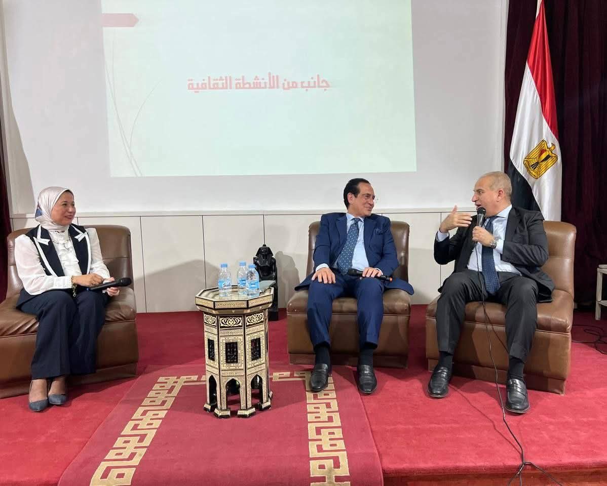 سفير مصر بالمغرب يلتقي بالجالية المصرية والفنان محمد ثروت