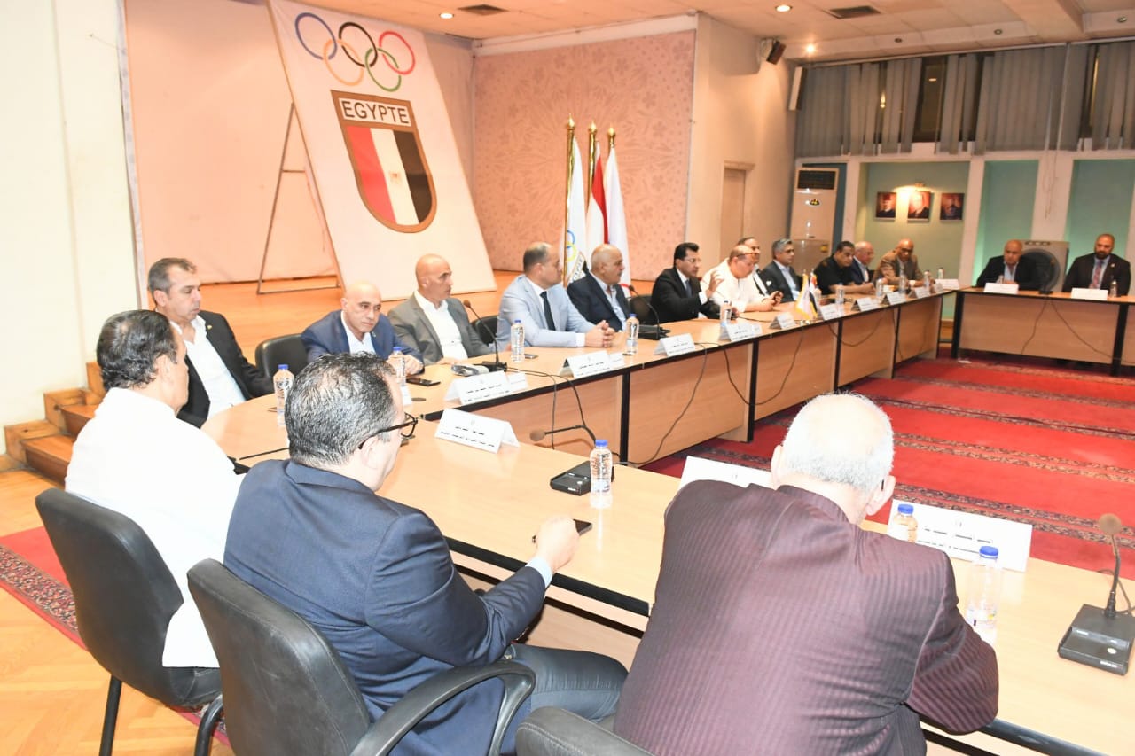 وزير الرياضة ورئيس اللجنة الأولمبية يجتمعان برؤساء الاتحادات لمتابعة الأكواد الطبية واستعدادات الأولمبياد