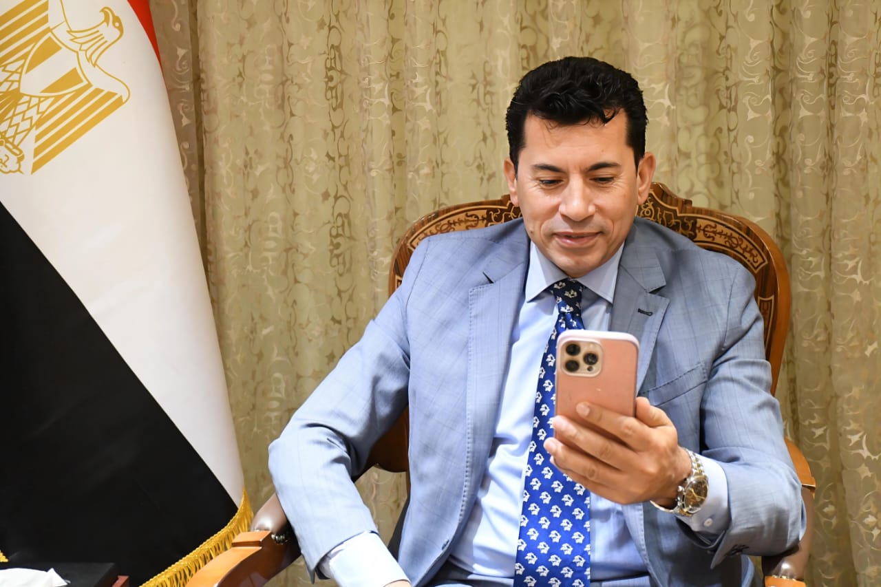 صبحي يجري اتصالا بالسفير المصري ببوركينا فاسو للاطمئنان على بعثة المنتخب المصري لكرة القدم