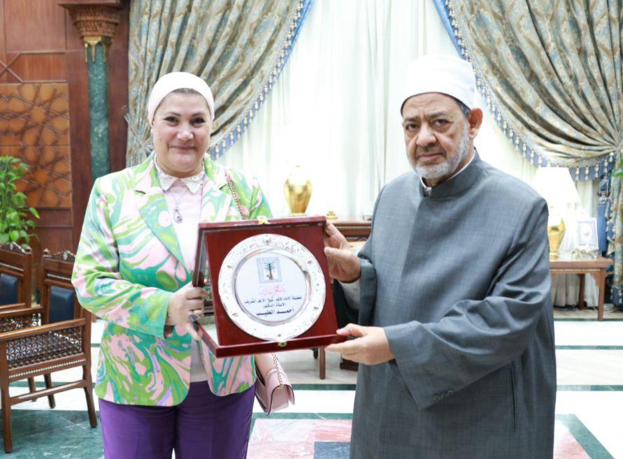 شيخ الأزهر يستقبل رئيسة القومي للطفولة والأمومة لبحث سبل التعاون لدعم ورعاية الأطفال والنشء