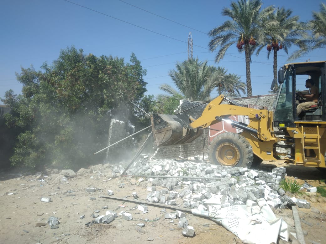إزالة لـ ٢١ حالة تعدٍّ على أراضى بمركز ومدينة أبوصوير ضمن أعمال المرحلة الثانية من الموجة ٢٧