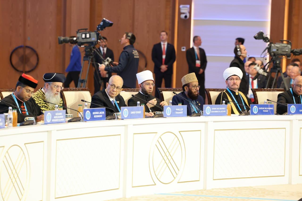 الازهري يشهد الجلسة الافتتاحية للقمة الدولية الثامنة لزعماء الأديان بأستانا