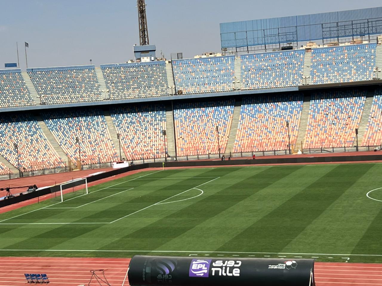 وزير الرياضة يتفقد ملعب استاد القاهرة الدولي قبل استئناف مباريات الدوري ويشدد على جاهزيته