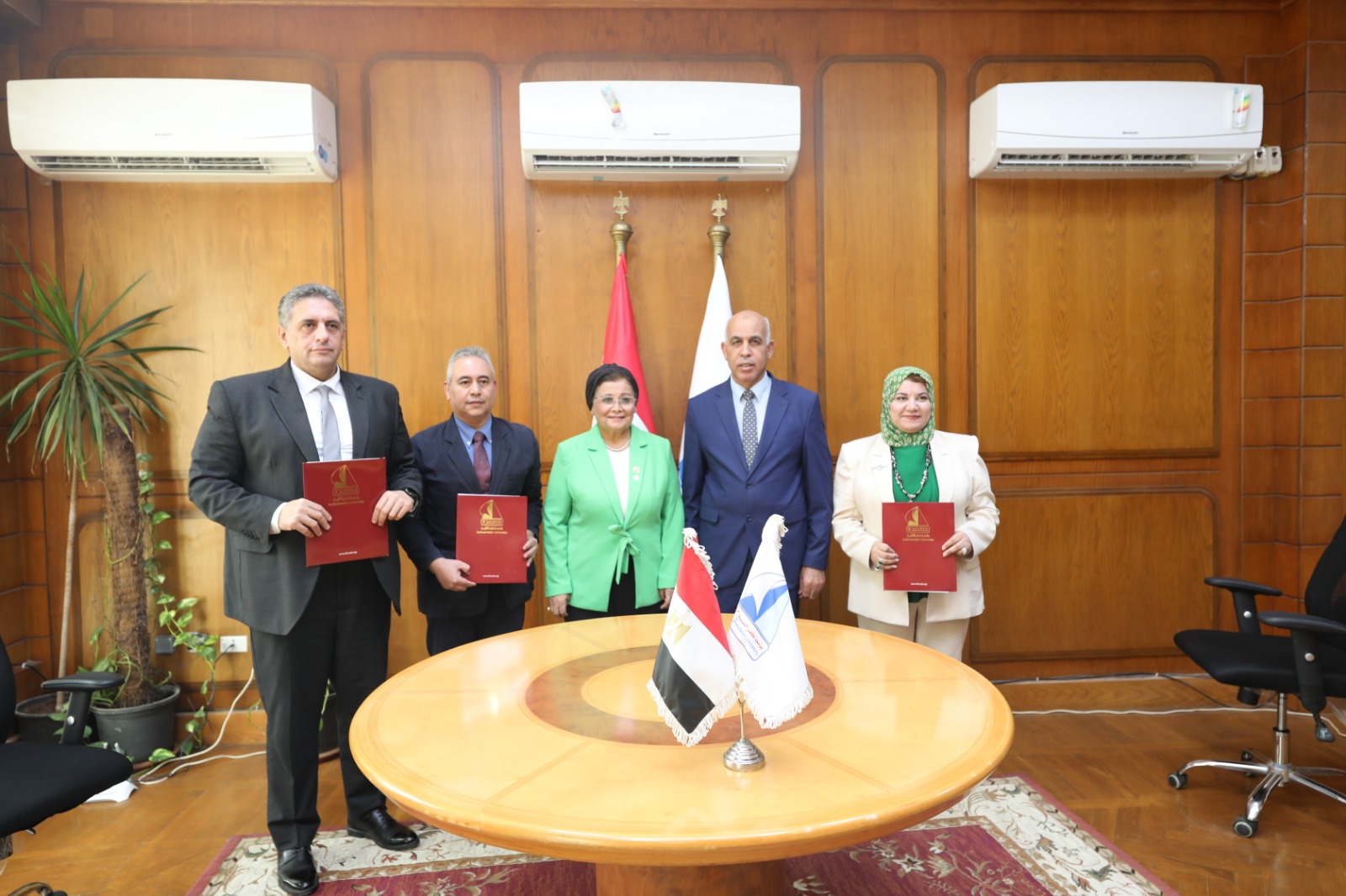 رئيس جامعة كفر الشيخ يستقبل نائب وزير الصحة والسكان لبحث سبل التعاون في تنفيذ الخطة العاجلة للسكان والتنمية