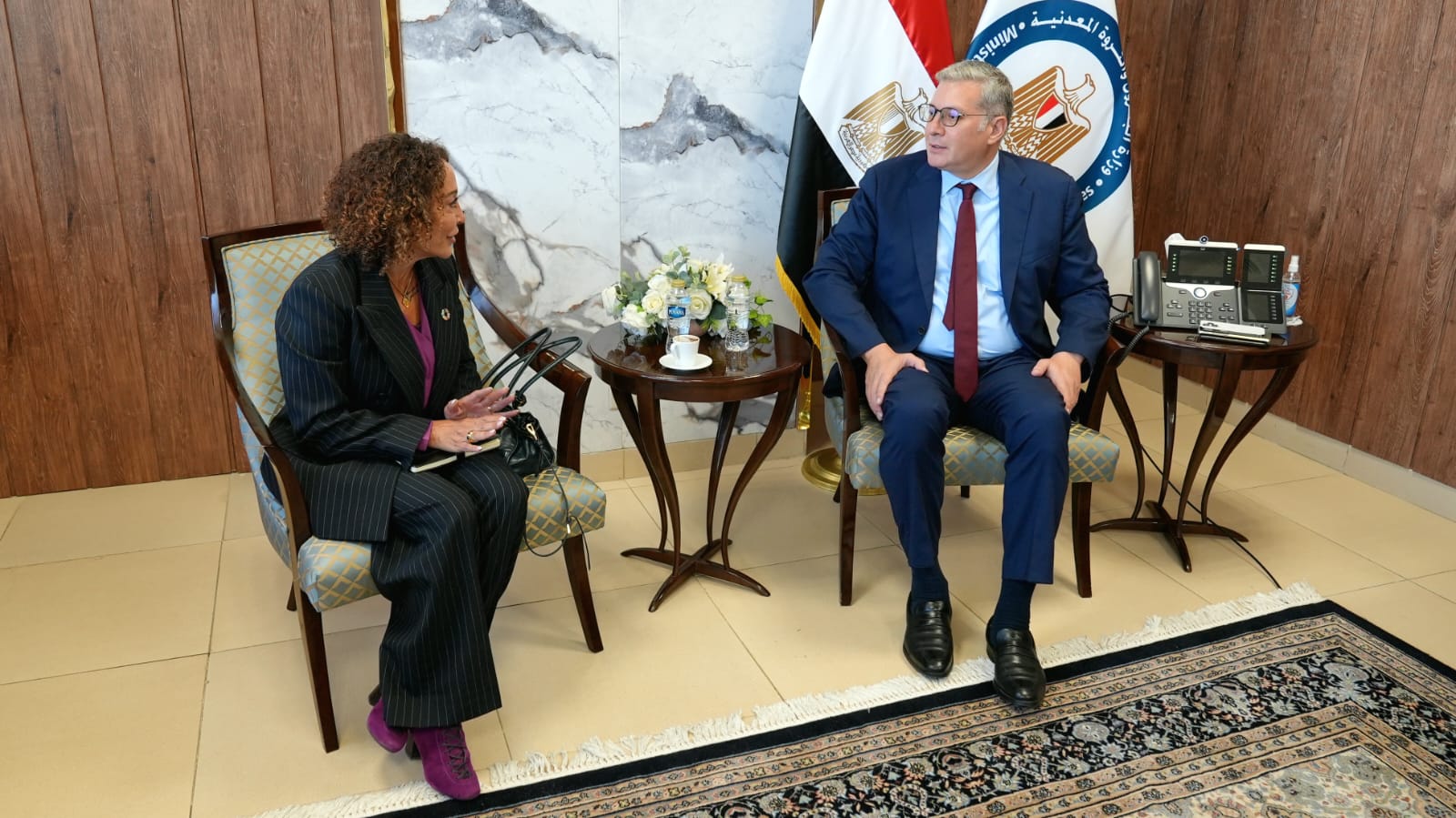 بدوى يبحث مع فالكو الأمريكية خطط التوسع واستخدام الطاقة المتجددة في حقولها بمصر
