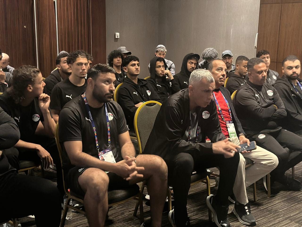 وزير الرياضة يدعم منتخب الشباب لكرة القدم تحت 20 سنة.. قبل لقاء نيوزيلندا اليوم بكأس العالم