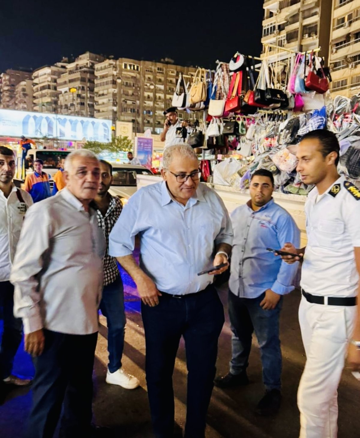 أهالي مدينة نصر يشيدون بجهود رئيس الحي وتوجيهات المحافظ في ضبط الأسواق وحل