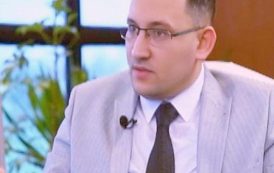 خبير اقتصادي يكشف أسباب استمرار تراجع سعر صرف الدولار مقابل الجنيه