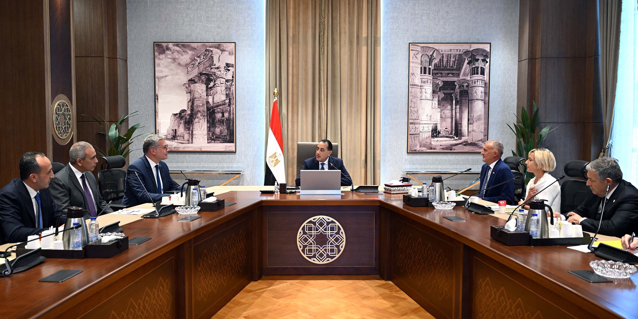 رئيس الوزراء يلتقي الرئيس التنفيذي لعمليات الموارد الطبيعية بشركة «إيني» الإيطالية