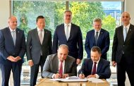 بدوى يشهد توقيع مذكرة تفاهم بين إيجاس وبي بي البريطانية لحفر خمس آبار جديدة للغاز بالبحر المتوسط