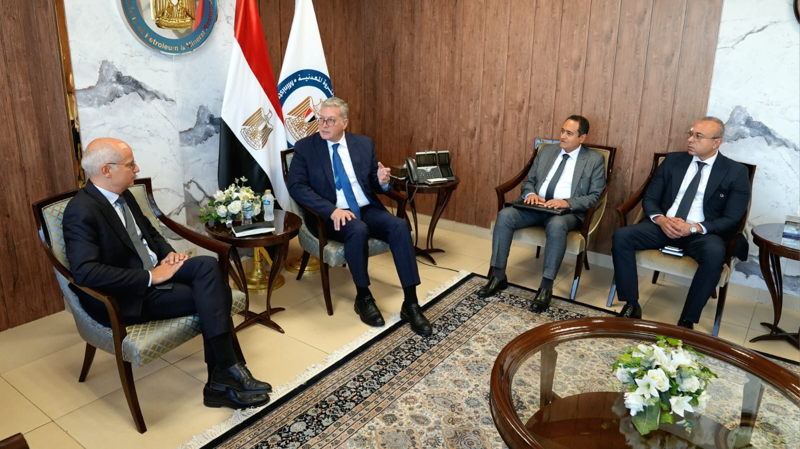 بدوى يبحث مع توتال إنرجيز الفرنسية الإستفادة بفرص الإستثمار وتعزيز التعاون في شرق المتوسط