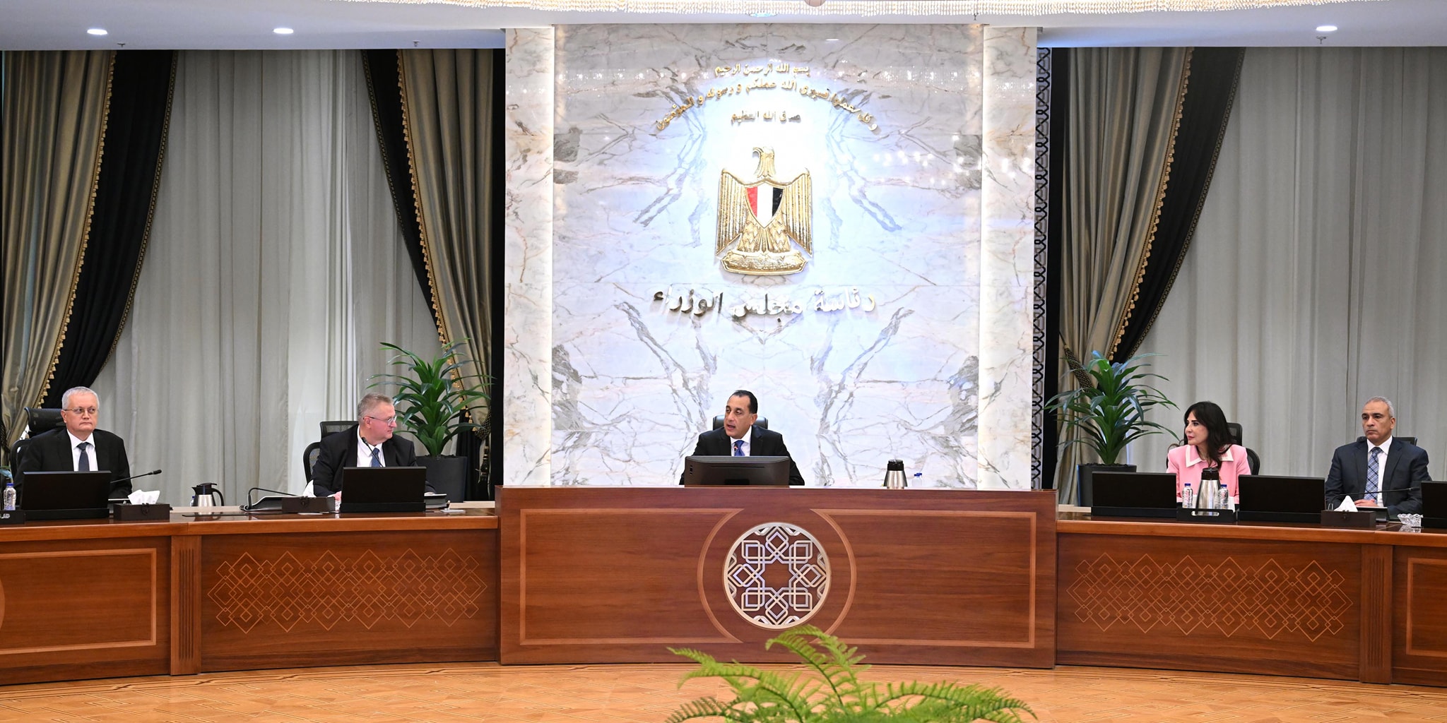 رئيس الوزراء يستقبل نائب رئيس الوزراء الروسي والوفد المرافق له