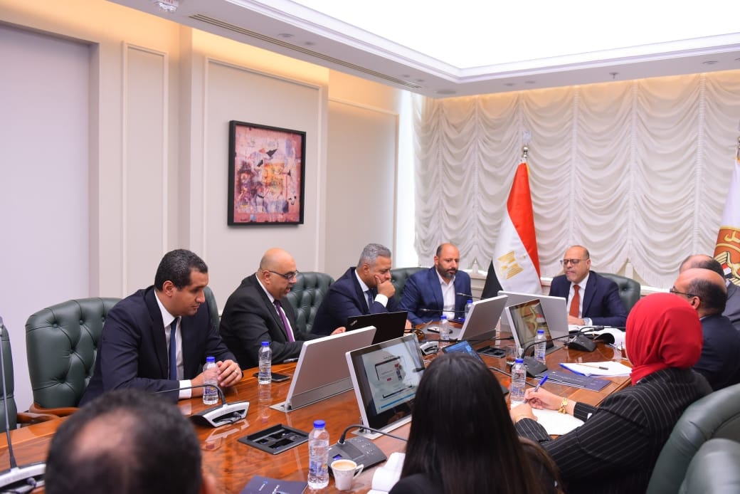 وزير العمل يلتقي وفدًا من شركة eSpace المتخصصة في تكنولوجيا المعلومات