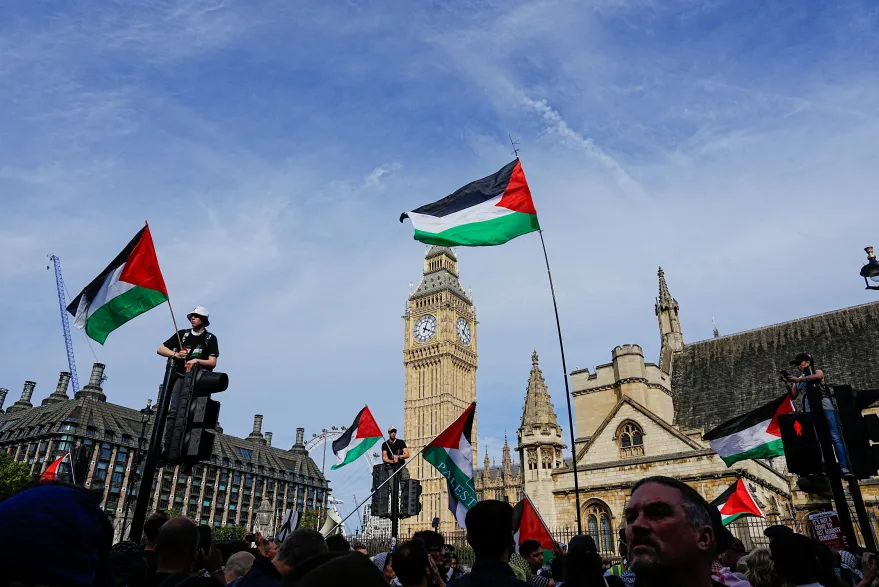بريطانيا تسعى لمنع حركة “فلسطين أكشن” من الطعن على قرار حظرها
