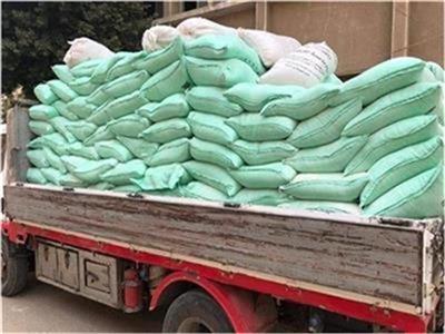 ضبط سيارة محملة بـ 5 أطنان دقيق بلدي مدعم  بإدفو