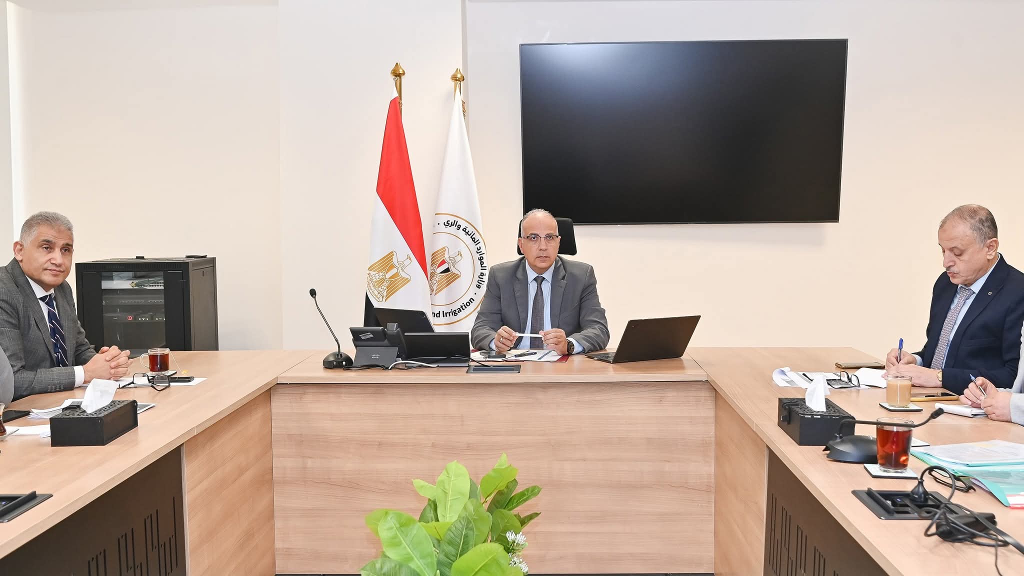 سويلم يتابع منظومة تطهيرات المجاري المائية وأعمال التطوير الجارية