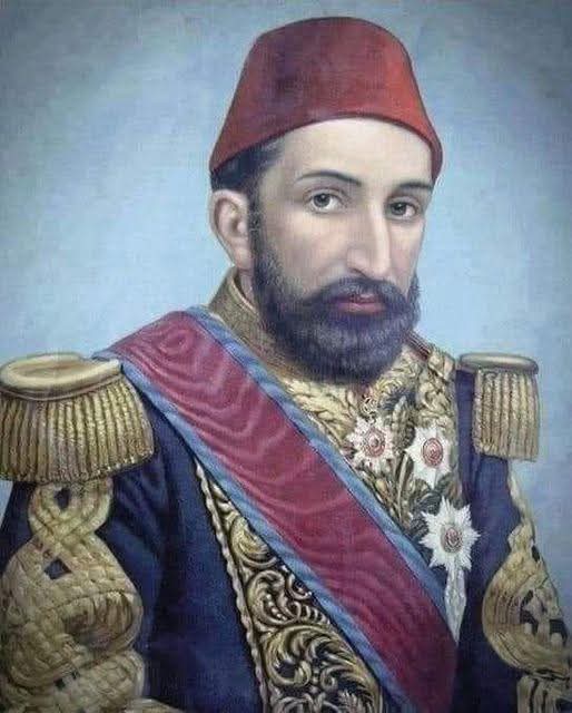 خليفة المسلمين الذي وقف أمام الكعبة عبدًا لله لا ملكًا ولا سلطانًا