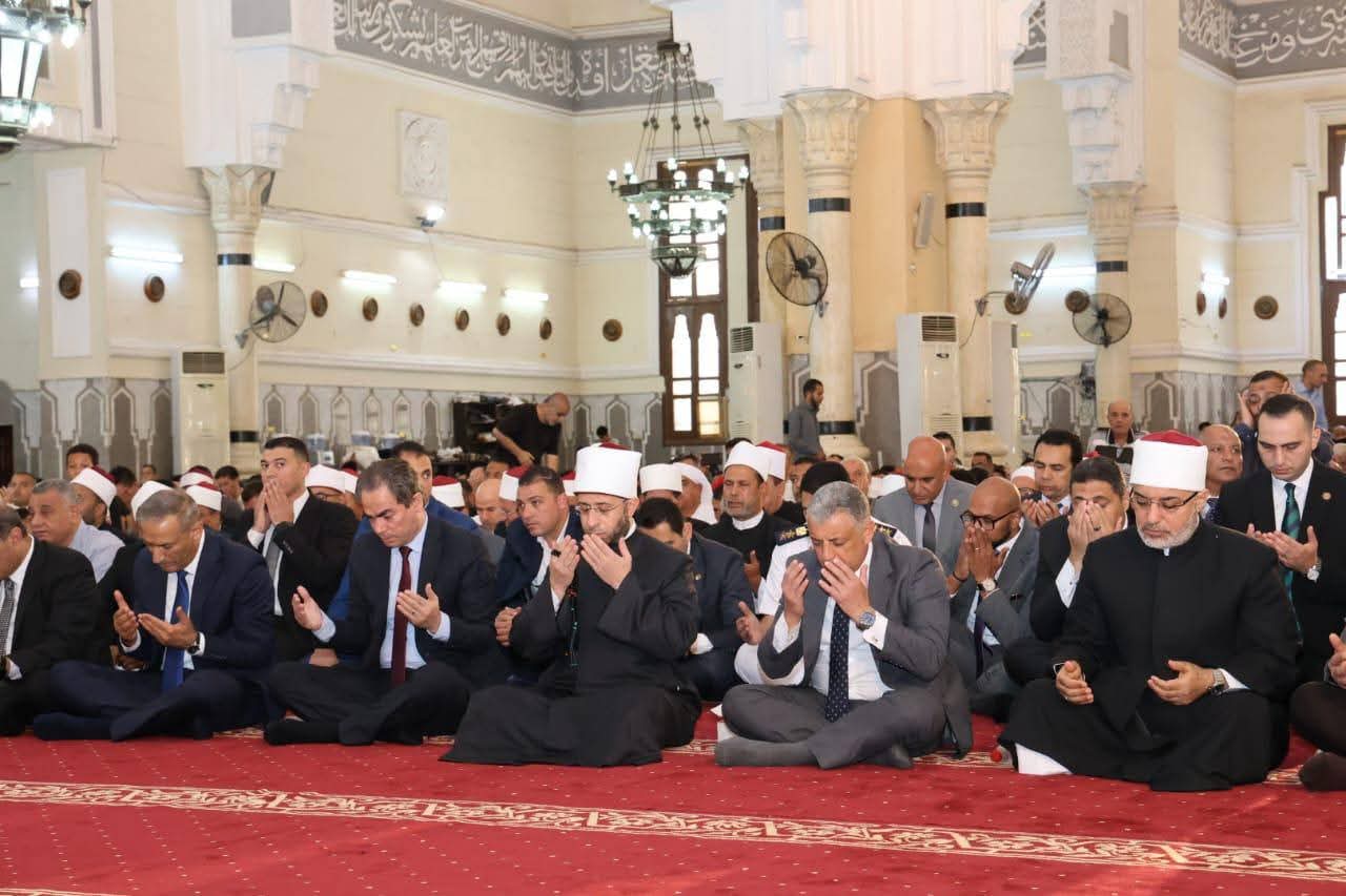 وزير الأوقاف ومحافظ الإسماعيلية ومفتي الجمهورية ورئيس الوطنية للإعلام يصلون الجمعة بالإسماعيلية