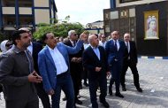 رئيس الوزراء يتفقد مدرسة 