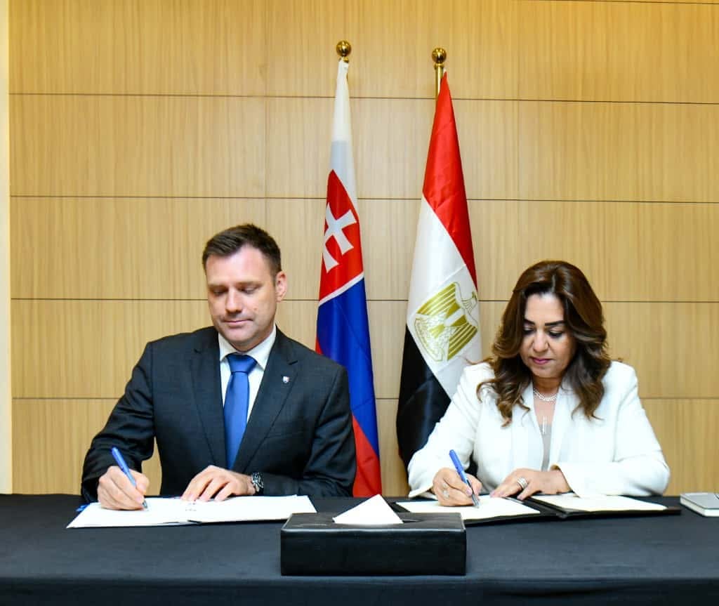 عوض توقع مذكرة تعاون مع وزير البيئة بسلوفاكيا في حماية البيئة وتغير المناخ