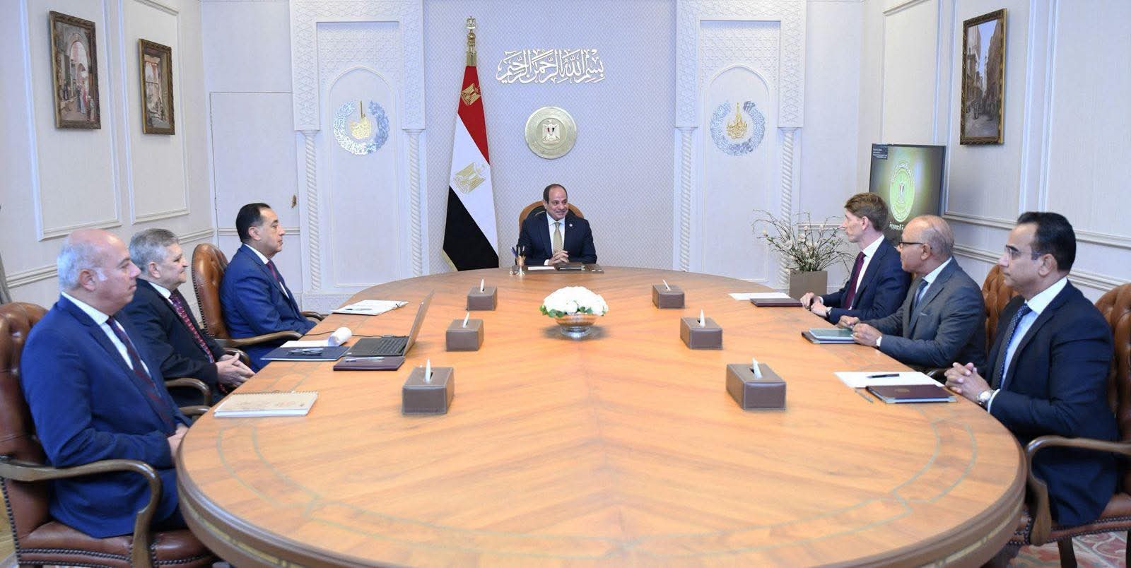 الرئيس السيسي يبحث سبل تعزيز التعاون بين قناة السويس ومجموعة ميرسك