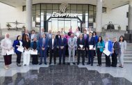 رئيس الشئون التجارية بمصر للطيران يكرم الفائزين في المسابقة التحفيزية