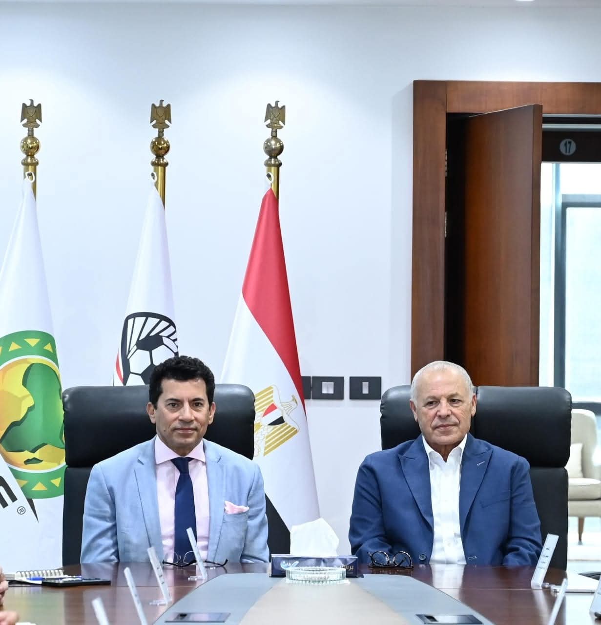 صبحي يبحث استعدادات المنتخب الأولمبي في مشروعات اكتشاف الموهوبين بمراكز الشباب مع رئيس الاتحاد المصري لكرة القدم