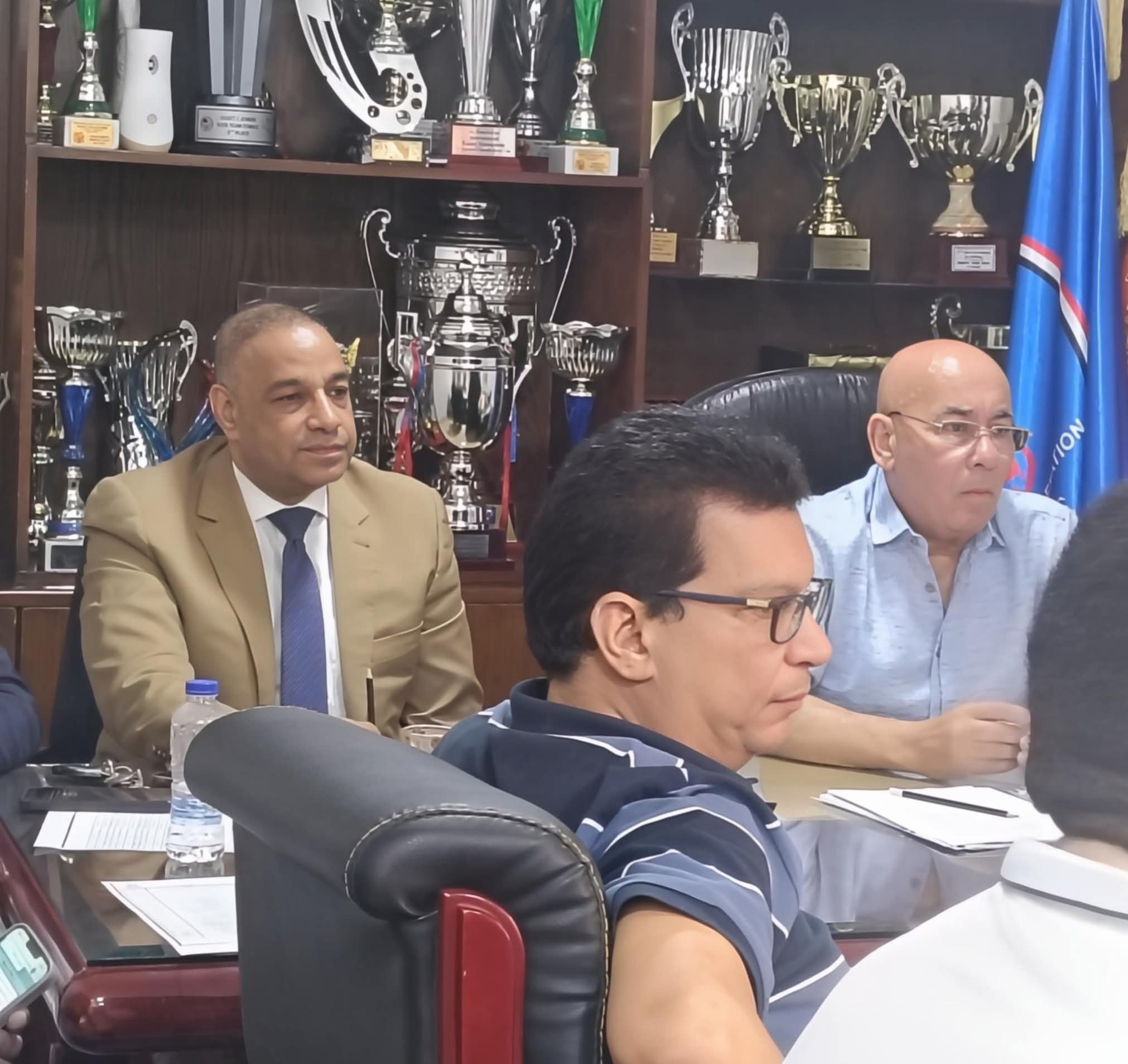 الدهراوى يلتقي المدربين لمناقشة مقترحات خطة النشاط الرياضي للموسم الجديد