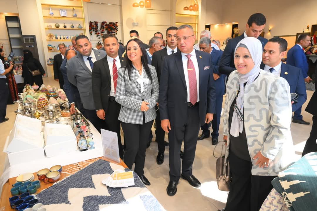 استعدادا لافتتاحها رسميا وزيرة التضامن الاجتماعي ومحافظ جنوب سيناء يتفقدان القرية التراثية بشرم الشيخ