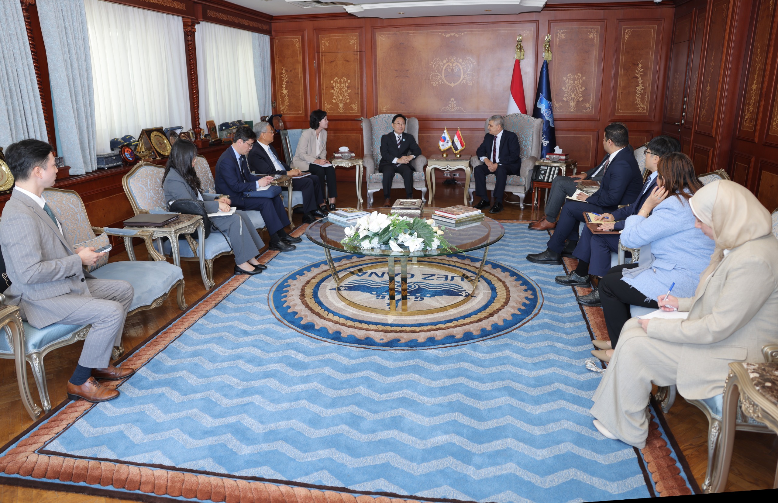 الفريق ربيع يلتقي المبعوث الخاص لرئيس كوريا الجنوبية لبحث سبل التعاون المشترك