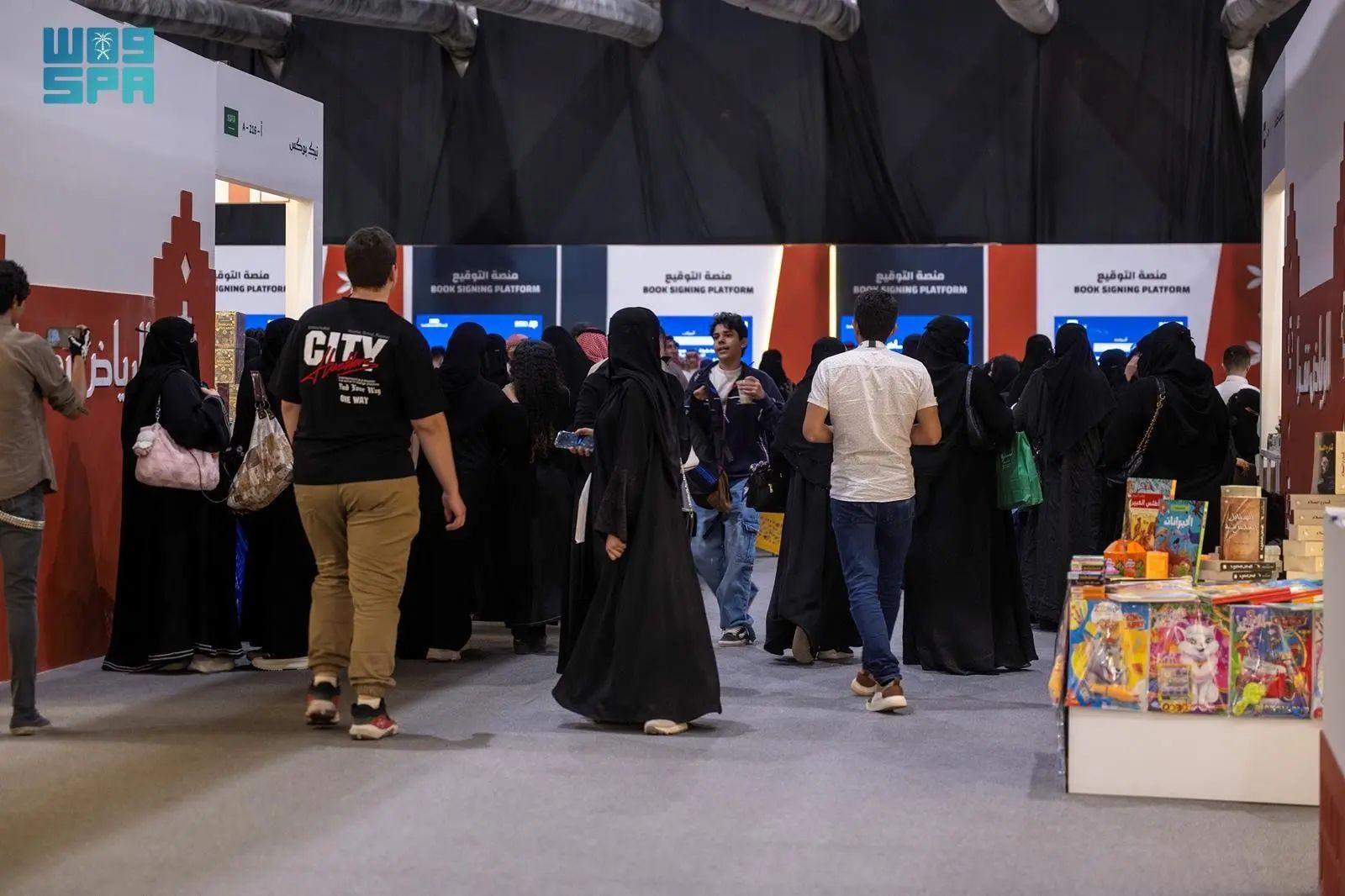 معرض الرياض الدولي للكتاب يواصل فعالياته كأكبر تظاهرة ثقافية في المنطقة