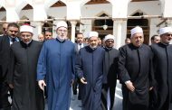 بحضور الآلاف.. شيخ الأزهر يشهد صلاة الجنازة على الدكتور أحمد عمر هاشم