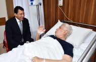 وزير الرياضة يطمئن على الحالة الصحية للكابتن حسن شحاته