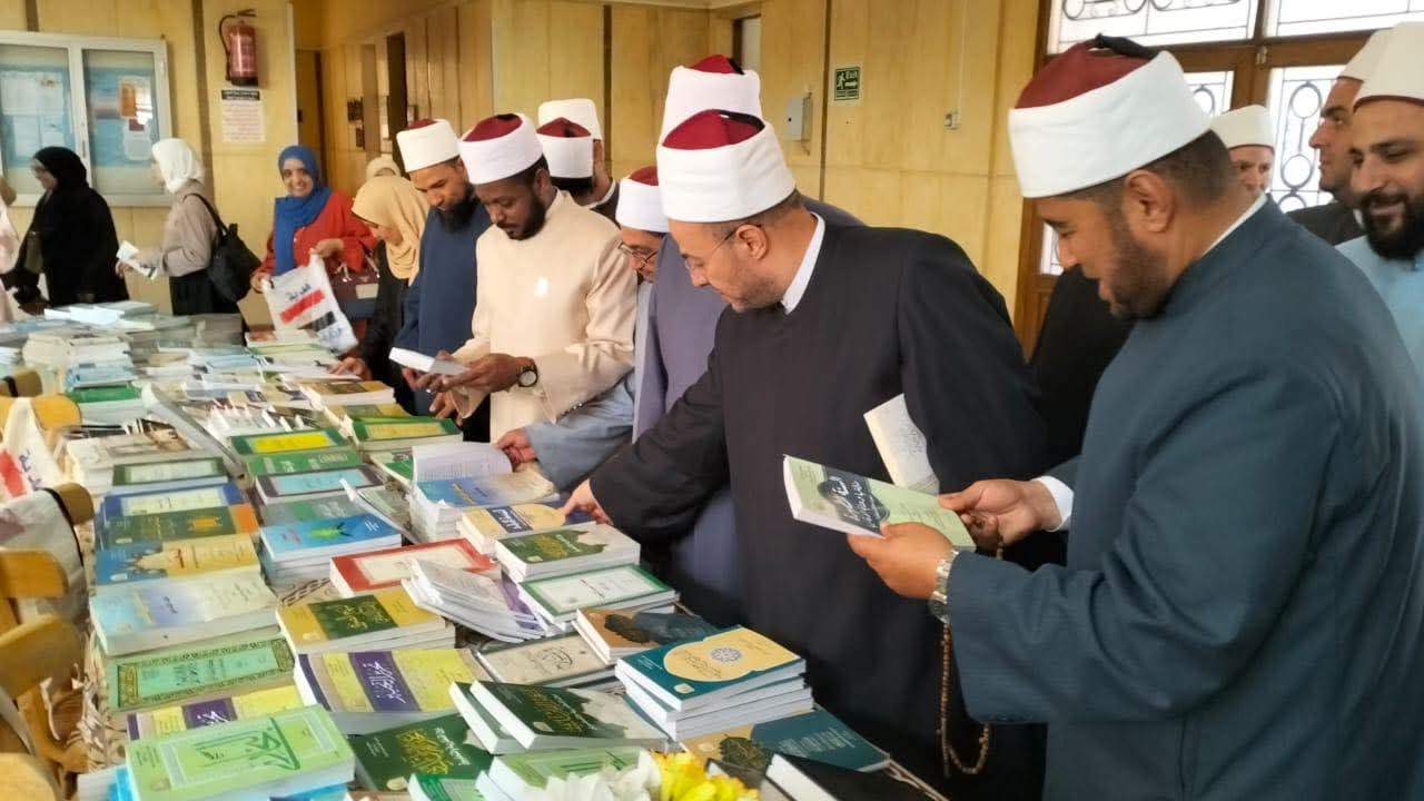 المجلس الأعلى للشئون الإسلامية يفتتح معرض الكتاب بكلية الدراسات الإسلامية بالإسكندرية