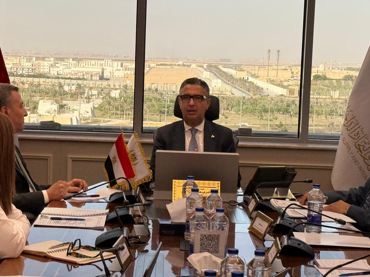 وزير التموين يتابع من غرفة العمليات المركزية استقرار الأسواق وتوافر السلع