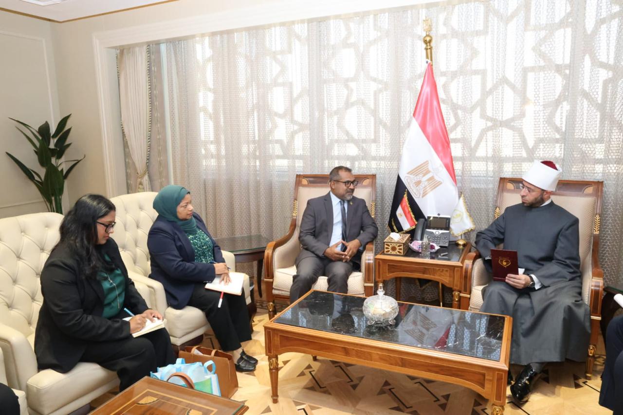 الازهري يستقبل وزير خارجية المالديف لبحث تعزيز التعاون الدعوي والتدريبي