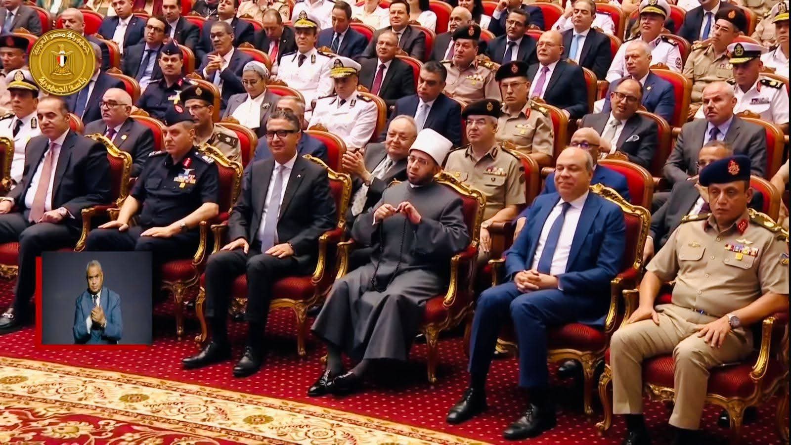 رئيس جامعة قناة السويس وطلابها في قلب الاحتفال بالذكرى الـ52 لنصر أكتوبر المجيد