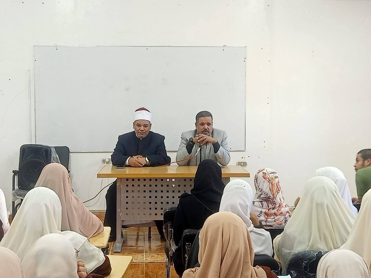 أوقاف الوادي الجديد تنظّم ندوة توعوية حول خطورة إدمان السوشيال ميديا