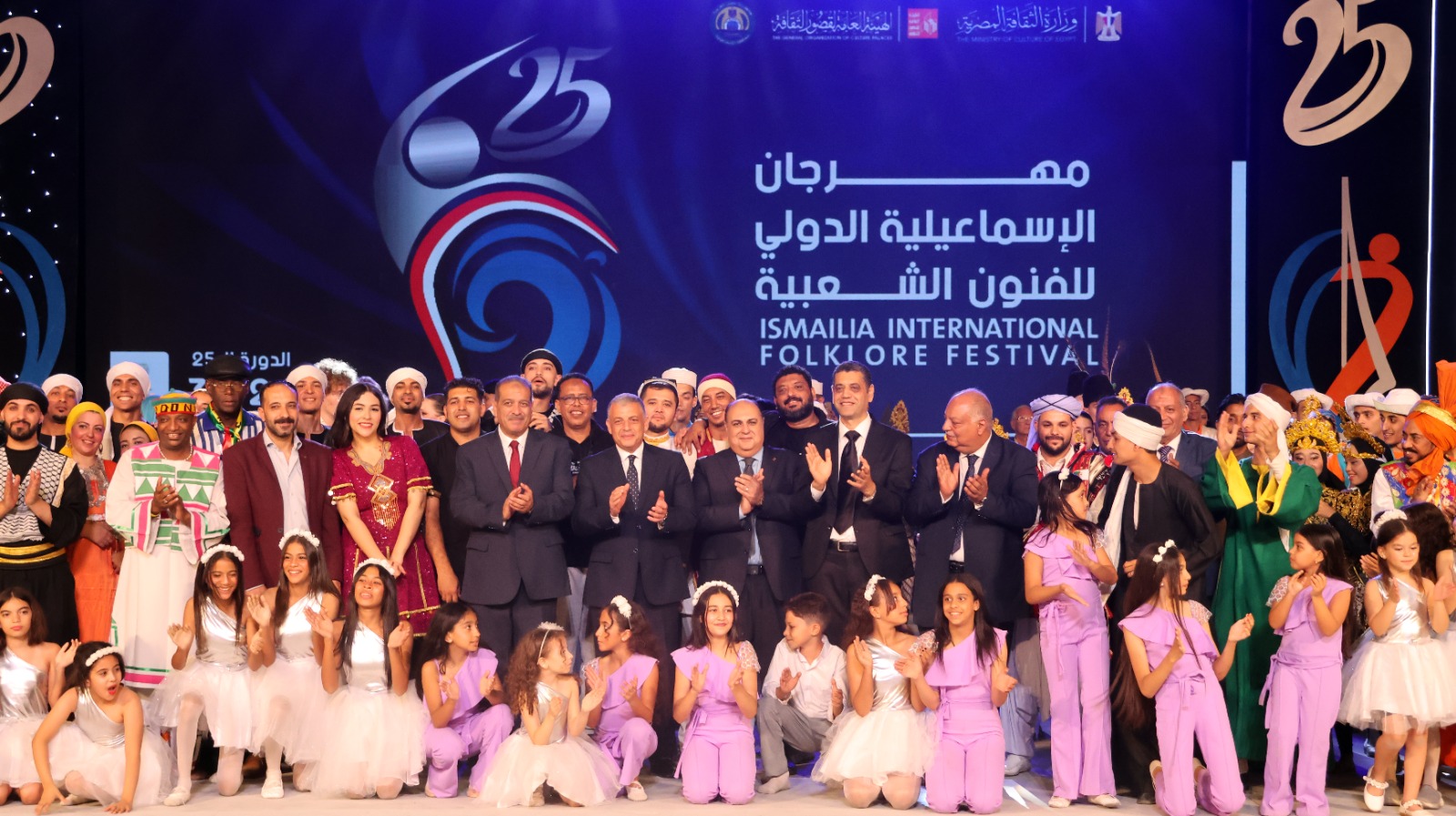 محافظ الإسماعيلية ورئيس قصور الثقافة يفتتحان الدورة ٢٥ لمهرجان الإسماعيلية الدَوليِّ للفنون الشعبية