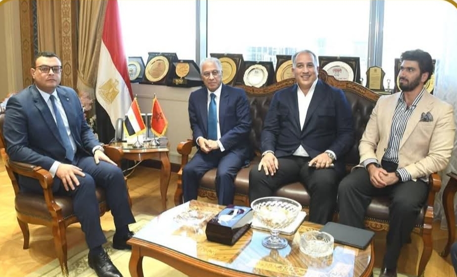 وزير الإسكان يلتقي السفير المغربي لبحث أوجه التعاون بين مصر والمغرب