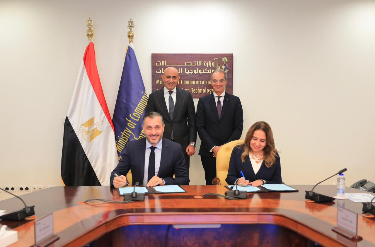 وزيرا الاتصالات والتعليم يشهدان توقيع مذكرة تفاهم مع شركة «إتش بى - مصر»