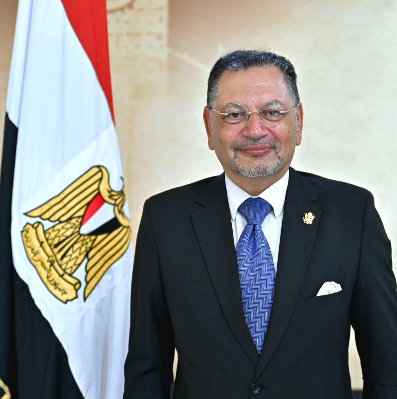 رئيس جامعة القاهرة يهنئ الدكتور محمد رفعت السركي بمناسبة تعيينه نائباً لرئيس جامعة القاهرة لشئون خدمة المجتمع وتنمية البيئة