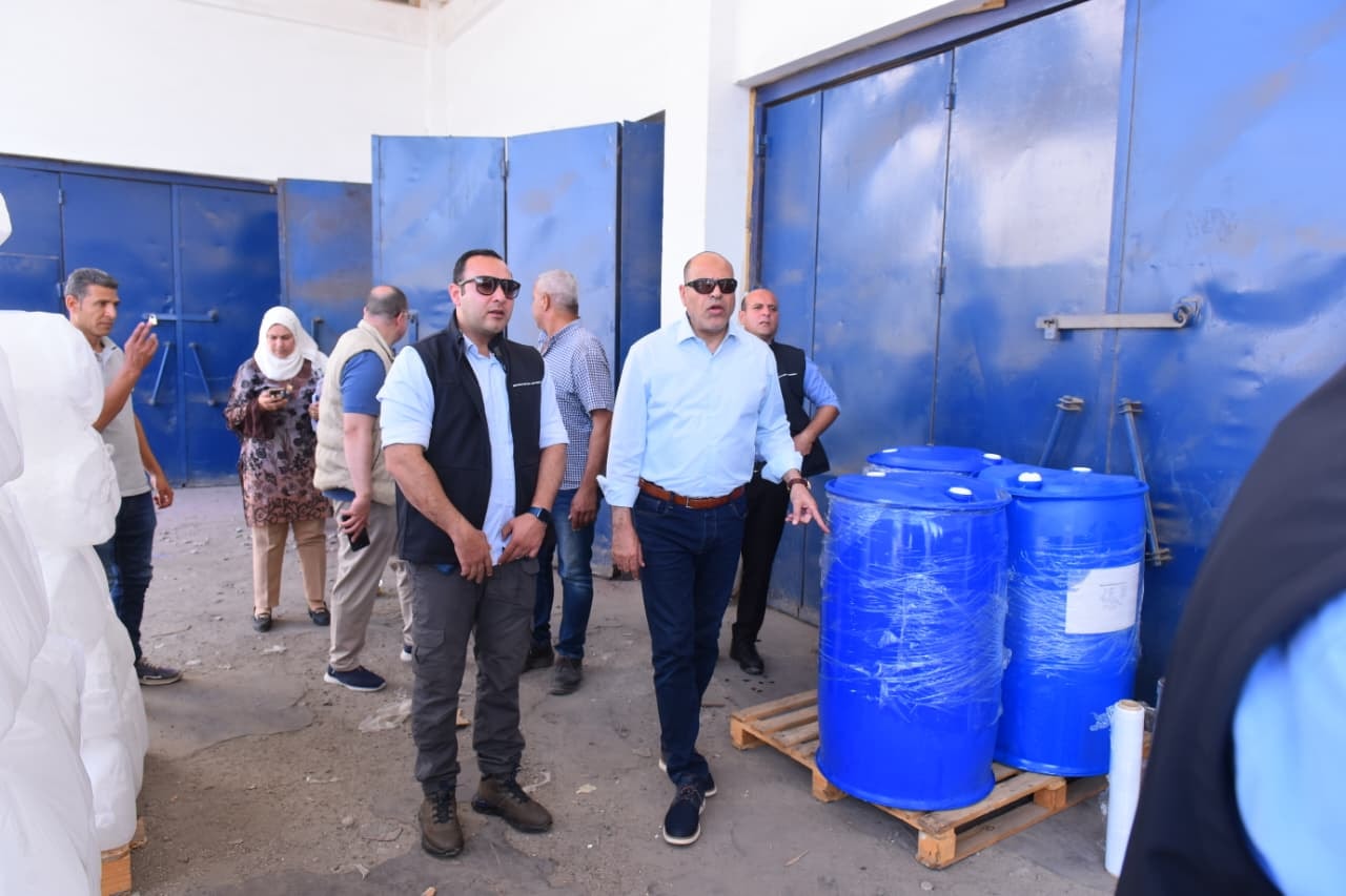 وزير العمل يبدأ جولات مفاجئة لمواقع الإنتاج لمتابعة تطبيق الحد الأدنى للأجور وعقود العمل والتأمين على العاملين