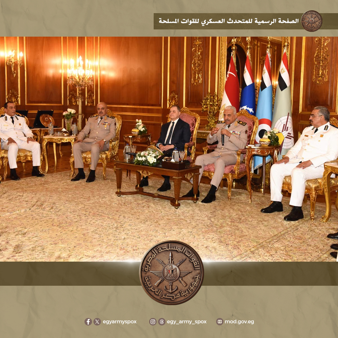 وزير الدفاع يستقبل وزير الداخلية ووفد من قيادات الشرطة لتقديم التهنئة بمناسبة الإحتفال بالذكرى الثانية والخمسين لإنتصارات أكتوبر المجيدة