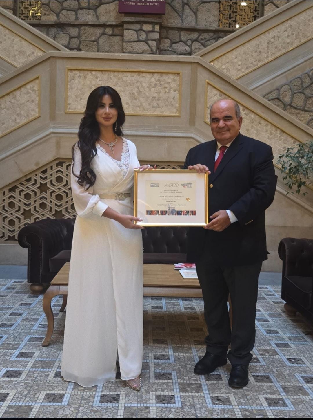 فيضي تحصد جائزة اتحاد أندية اليونسكو تقديراً لإسهاماتها الثقافية والإنسانية