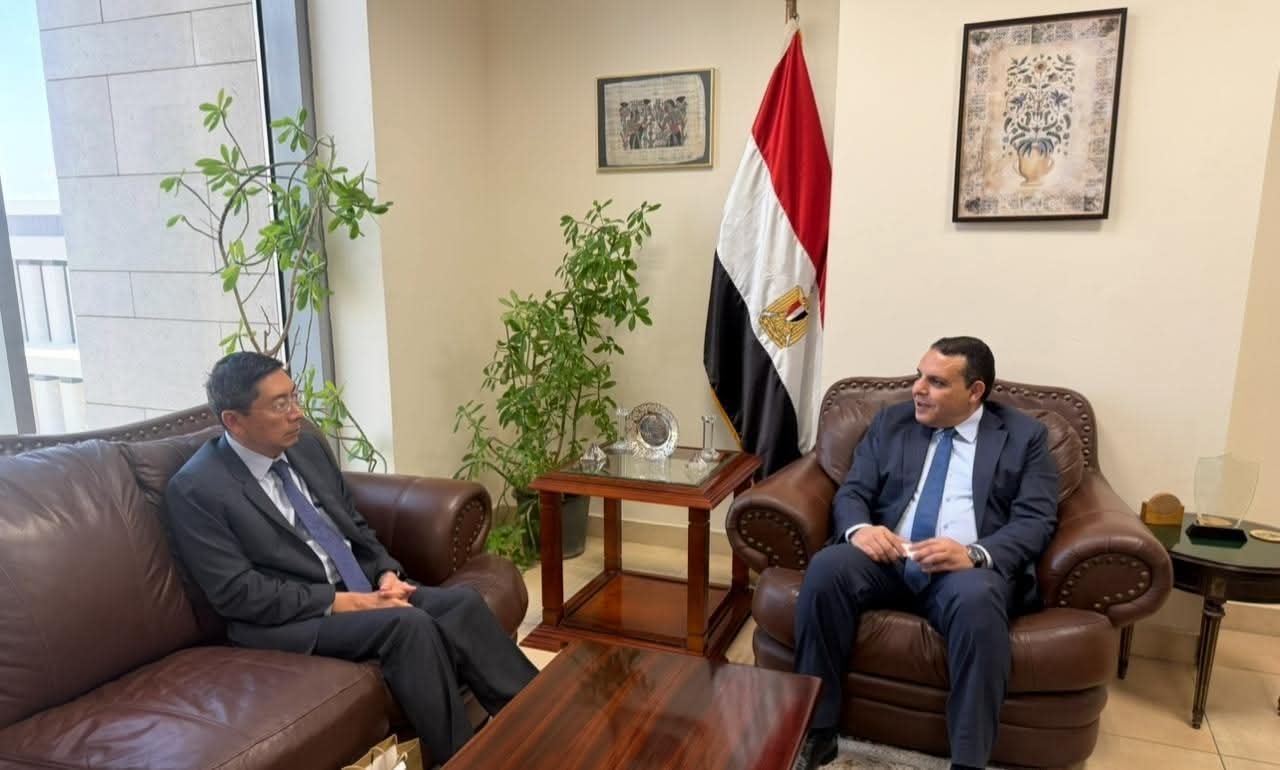 رئيس التمثيل التجاري المصري يبحث مع سنغافورة  تعزيز التعاون الاستثماري