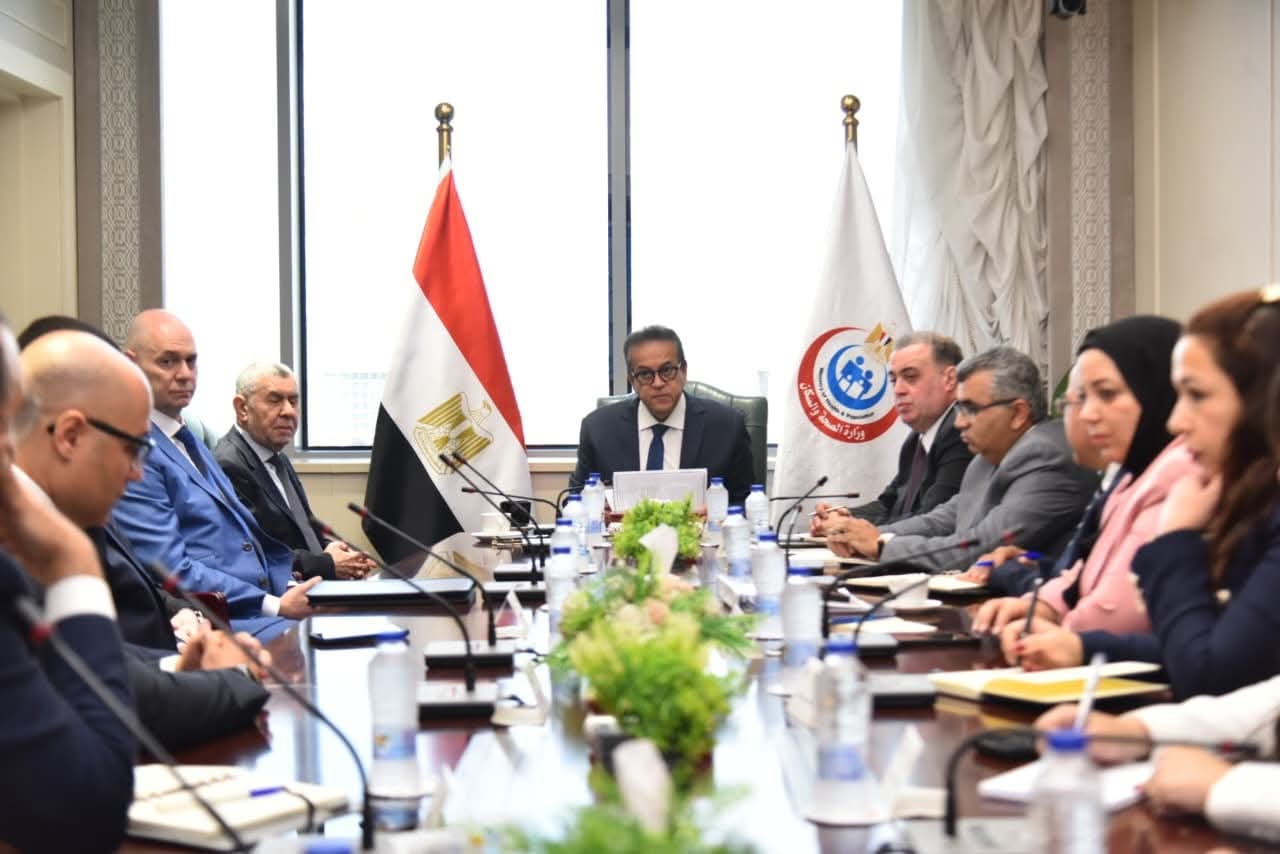 وزير الصحة يبحث مع ممثلي شركة «ميريت» توطين صناعة المستلزمات الطبية في مصر